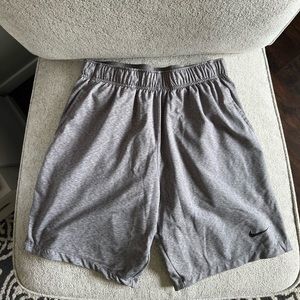 Men’s gray Nike shorts size M